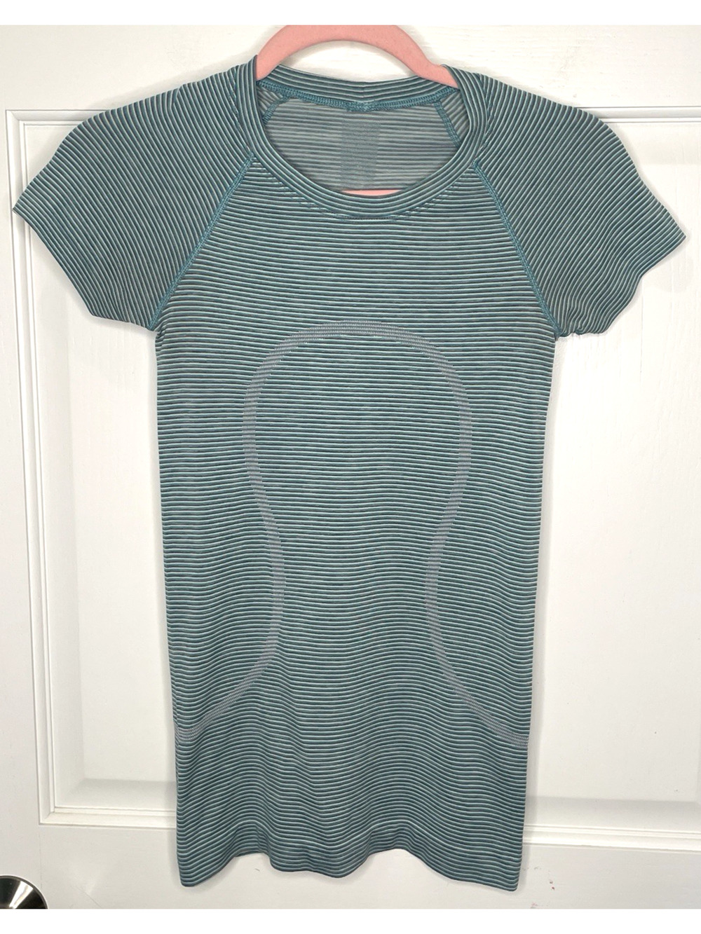 Lululemon Women's Swiftly Tech Top Sz 2 Turquoise Striped Active Performance